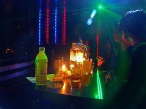 喝酒的照片真实照片,尽享欢聚时光