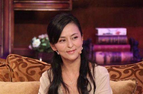 演员何音个人资料,影视圈的多面手，从青涩校园到成熟荧屏