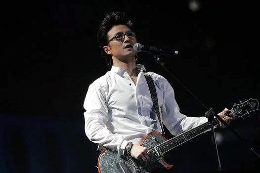 汪峰搞笑配音吃辣子,汪峰搞笑配音演绎辣子美食之旅