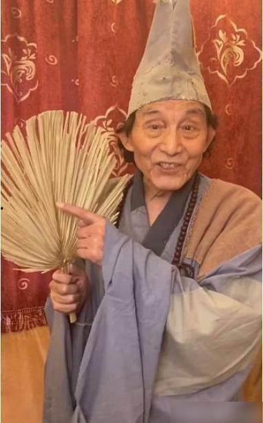 游本昌济公图片,游本昌演绎的活佛形象